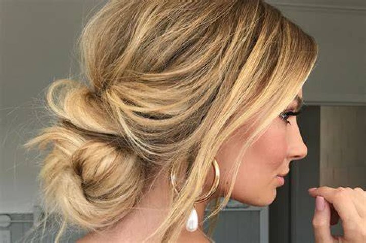 20 Best Hairstyles for Big Foreheads to Enhance Your Features