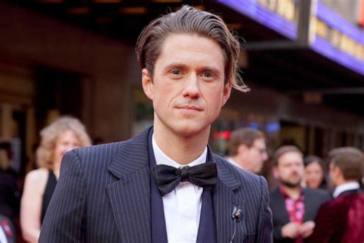 Aaron Tveit Bio, Wiki, Age, Height, Parents, Siblings, Girlfriend