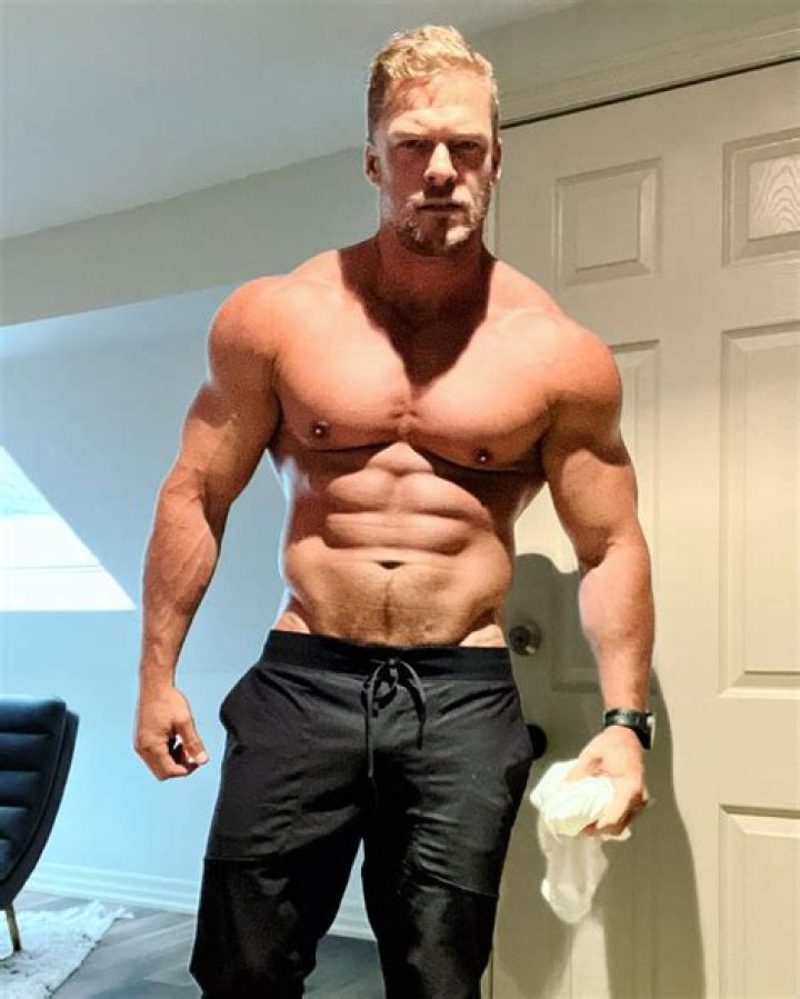 Alan Ritchson Height, Weight, Affair, Net Worth, Age, and Wiki Bio