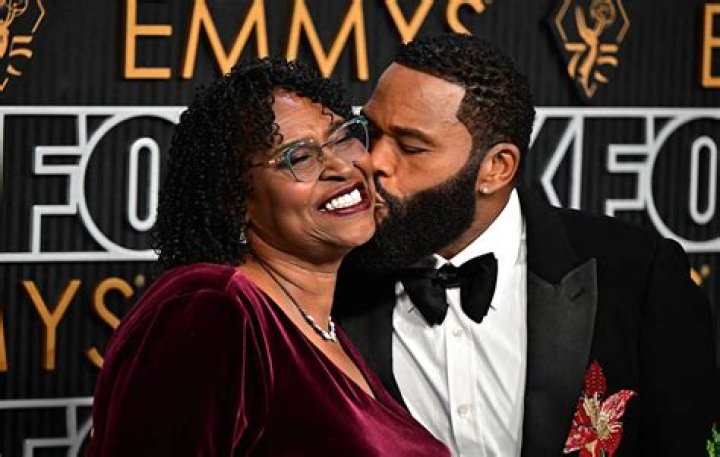 All About Anthony Anderson's Sister