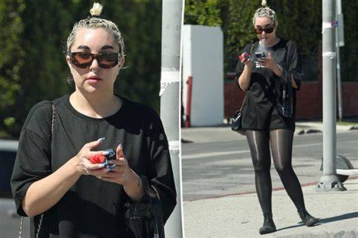 Amanda Bynes checks out of mental facility after psychiatric hold