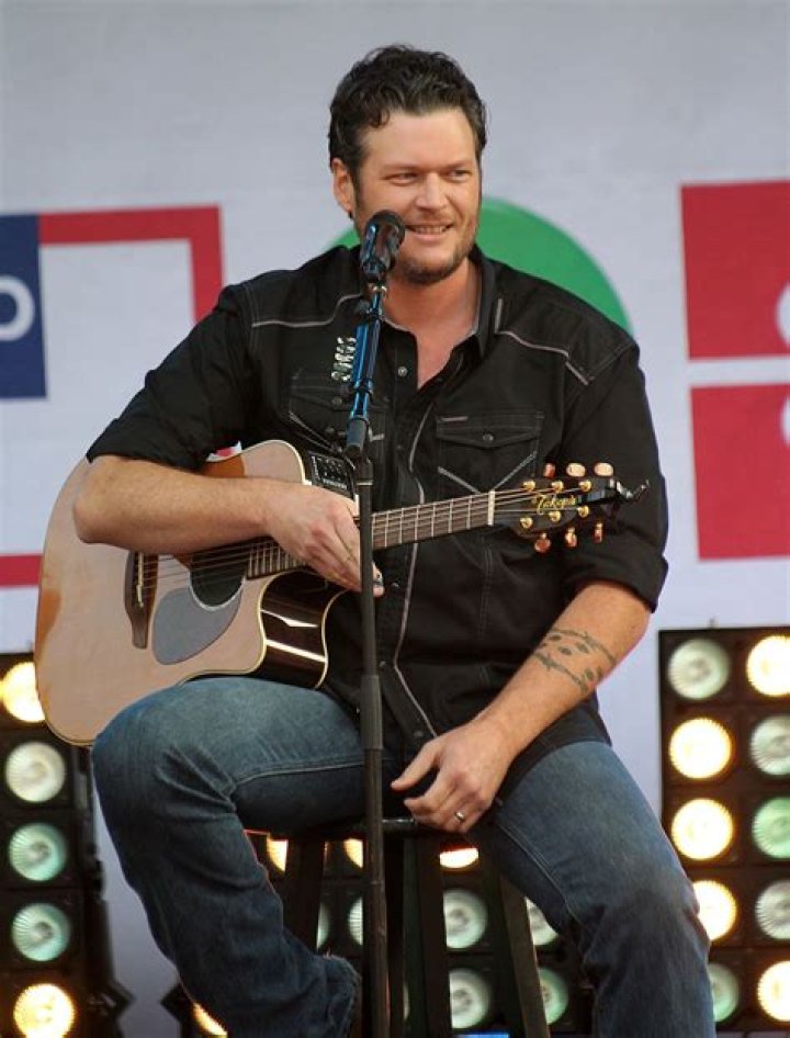 Blake Shelton Bio, Songs, Albums, Net Worth, Affair, Wife, Married