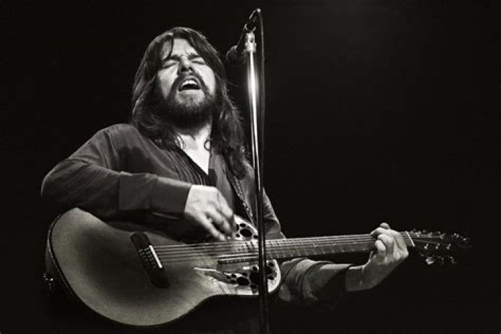 Bob Seger Performs a Moving 'Against The Wind' in 1980 Watch Rolling