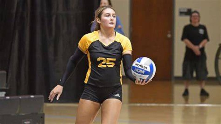 Brooke Hyland Volleyball FHSU Athletics