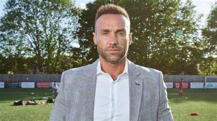 Calum Best 'dating 30H Playboy model Lindsey Pelas' as they pose