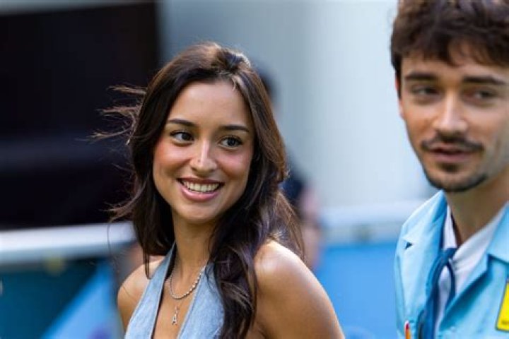 Chi è Alexandra SaintMleux, la nuova fidanzata di Charles Leclerc dopo