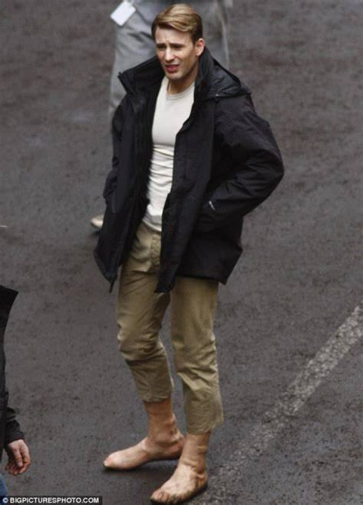 Chris Evans protects his feet with prosthetics as he shoots Captain