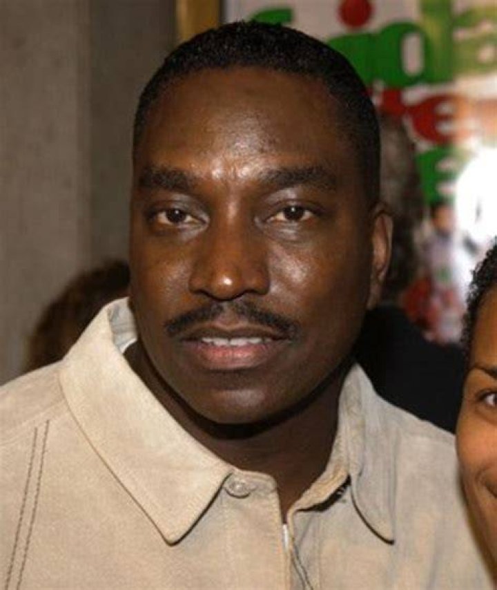 Clifton Powell, "Norbit" Star With Wife & Family Dating A Rapper