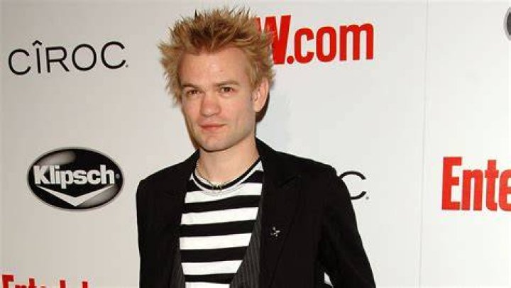 Deryck Whibley gives health update CBS News