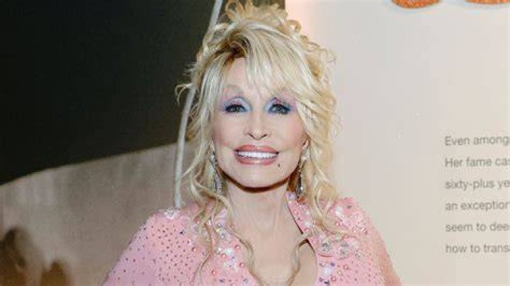Dolly Parton Gives Fans Rare Glimpse Of Stunning Natural Hairstyle