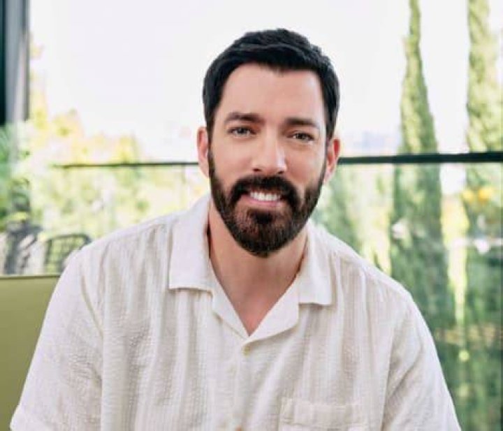 Drew Scott Bio, Net Worth, Salary Age, Height, Weight, Wiki, Health