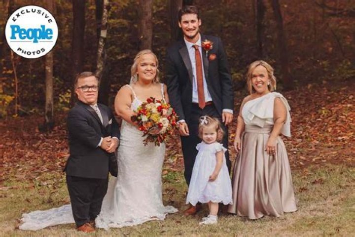 Elizabeth Johnston (7 Little Johnstons) Bio, Age, Height, Boyfriend