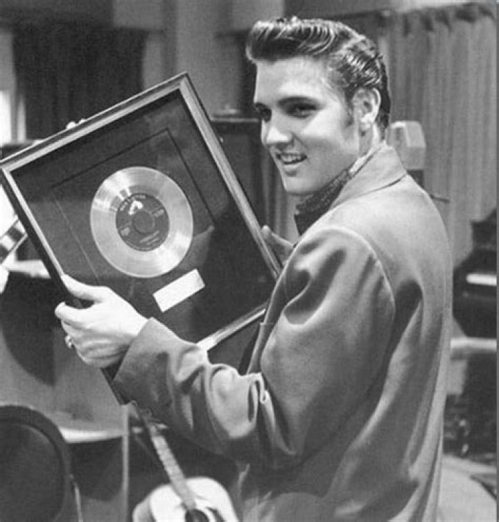 Elvis Presley’s First RCA Single The Story of ‘Heartbreak Hotel’