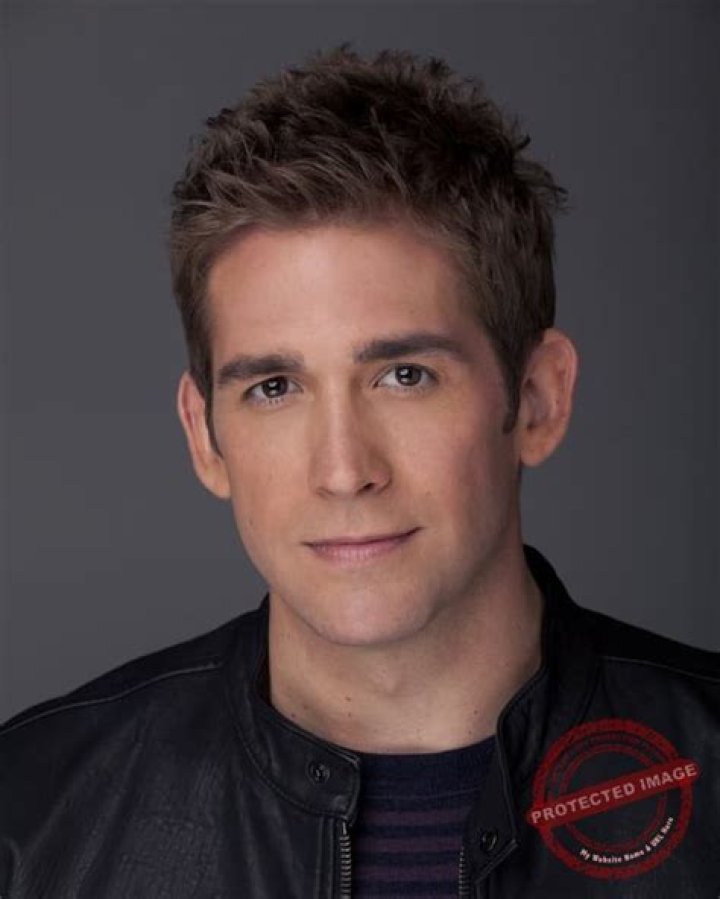 Eric Szmanda Bio, Wiki, Age, Wife, Net Worth, Family, Height, CSI, Now