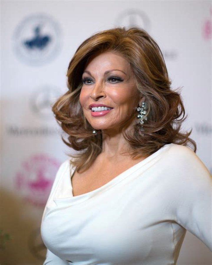Hollywood legend Raquel Welch pictured having glam manicure in final