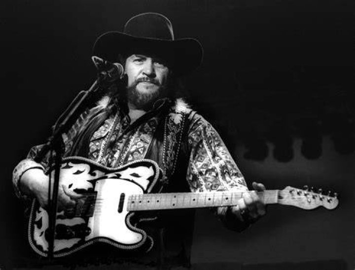 How Did Waylon Jennings Get Discovered + Net Worth (2022 UPDATED