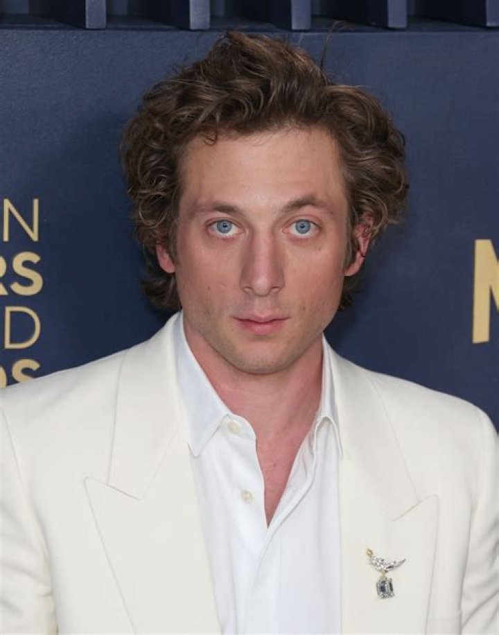 How Jeremy Allen White Got Calvin Klein ModelJacked Boss Hunting