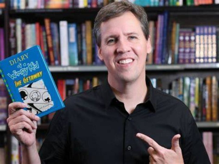 Jeff Kinney Wiki 2021 Net Worth, Height, Weight, Relationship & Full