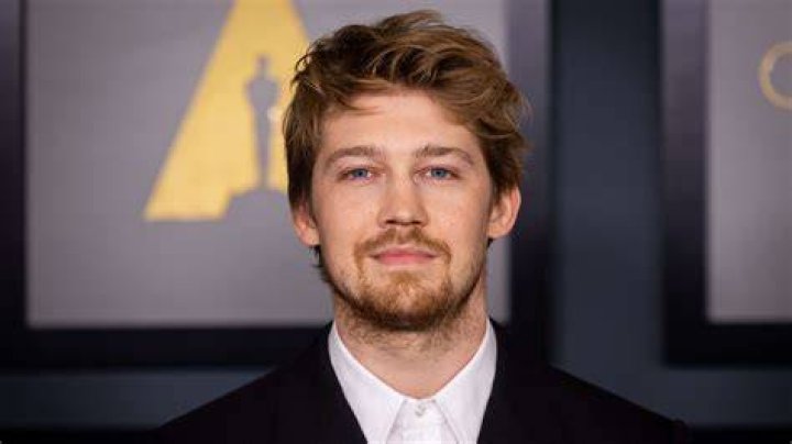 Joe Alwyn Age, Net Worth, Girlfriend, Family And Biography (Updated 2023)