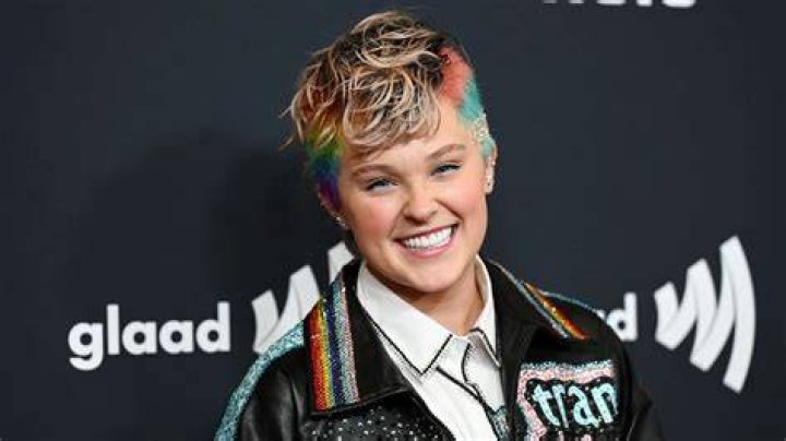 JoJo Siwa says she ‘wasn’t invited’ to 2022 Kids’ Choice Awards Page