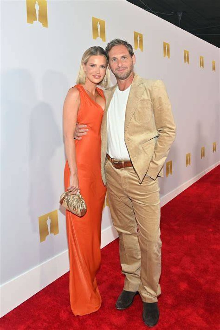 Josh Lucas Unfollows Girlfriend Rachel Mortenson on Instagram, Deletes