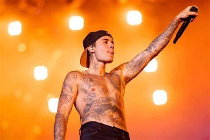 Justin Bieber anuncia adiamento dos shows da turnê para 2023 Jornal