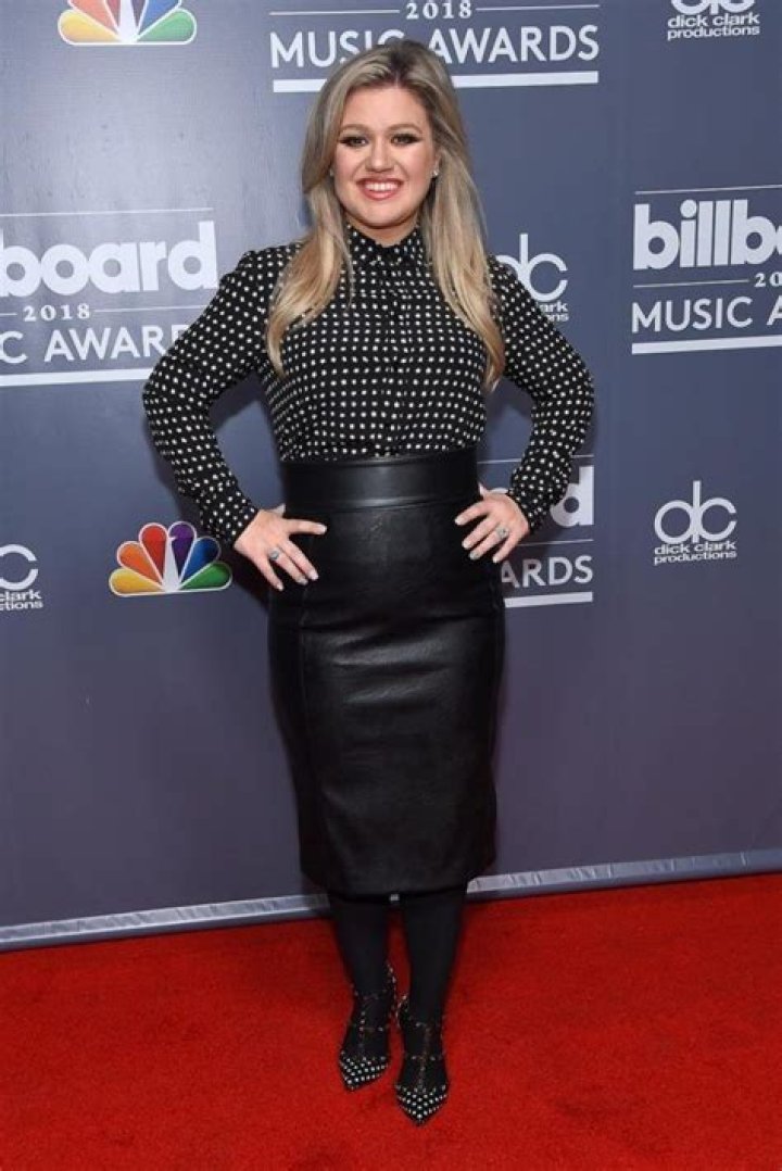 Kelly Clarkson’s Height, Weight, Dating History, Body Measurements, Net