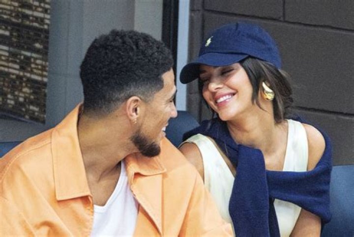 Kendall Jenner kisses boyfriend Devin Booker at basketball game after