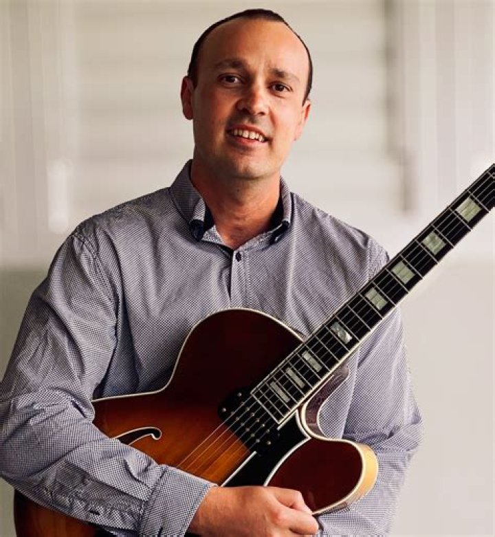 Kevin Hunter Guitar Bio