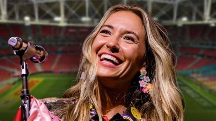 Lauren Daigle sings hope for the world on The Voice CHVNRadio