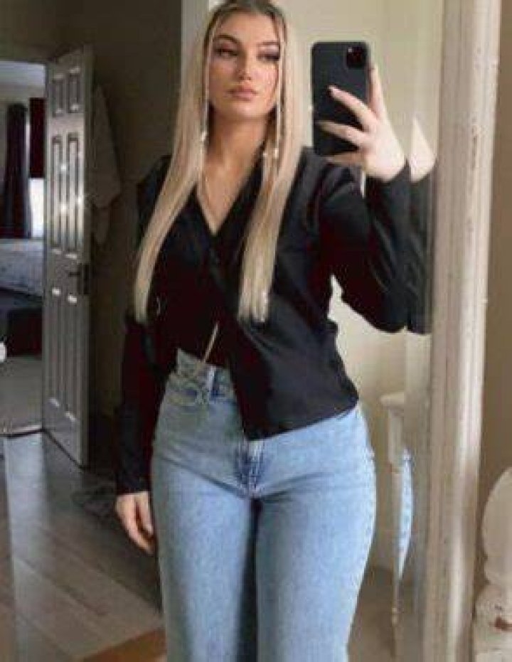 Liv Hanby Biography, Age, Boyfriend, Net Worth & More