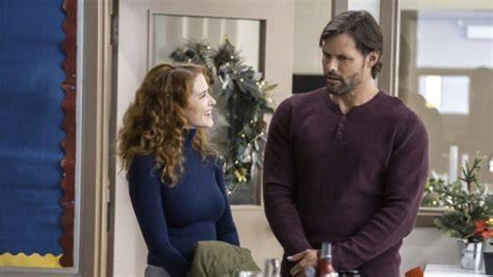 ‘Grey’s’ Costars Sarah Drew and Justin Bruening Talk ‘Reindeer Games