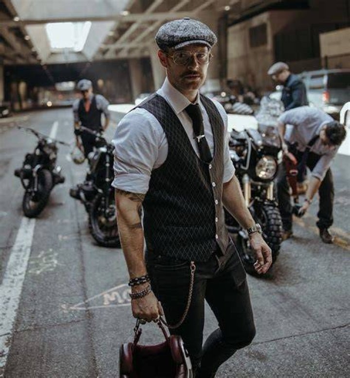 Meet Zoë Kravitz’s Dapper Rocker Boyfriend, Twin Shadow Vogue
