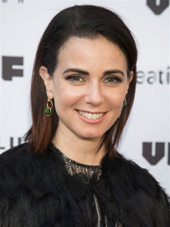 Mia Kirshner AdoroCinema