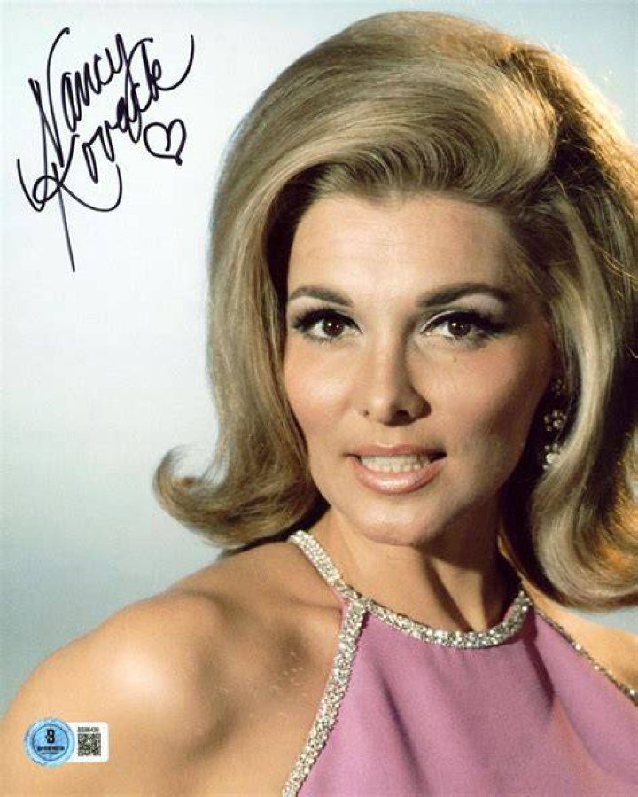 Nancy Kovack Signed 8x10 Photo (Beckett COA) Pristine Auction