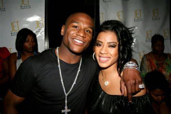 New Couple Alert?? Floyd Mayweather Takes Keyshia Cole on a Shopping