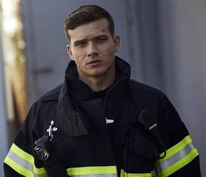 Oliver Stark Bio, Affair, Married, Net Worth, Ethnicity, Age, Height