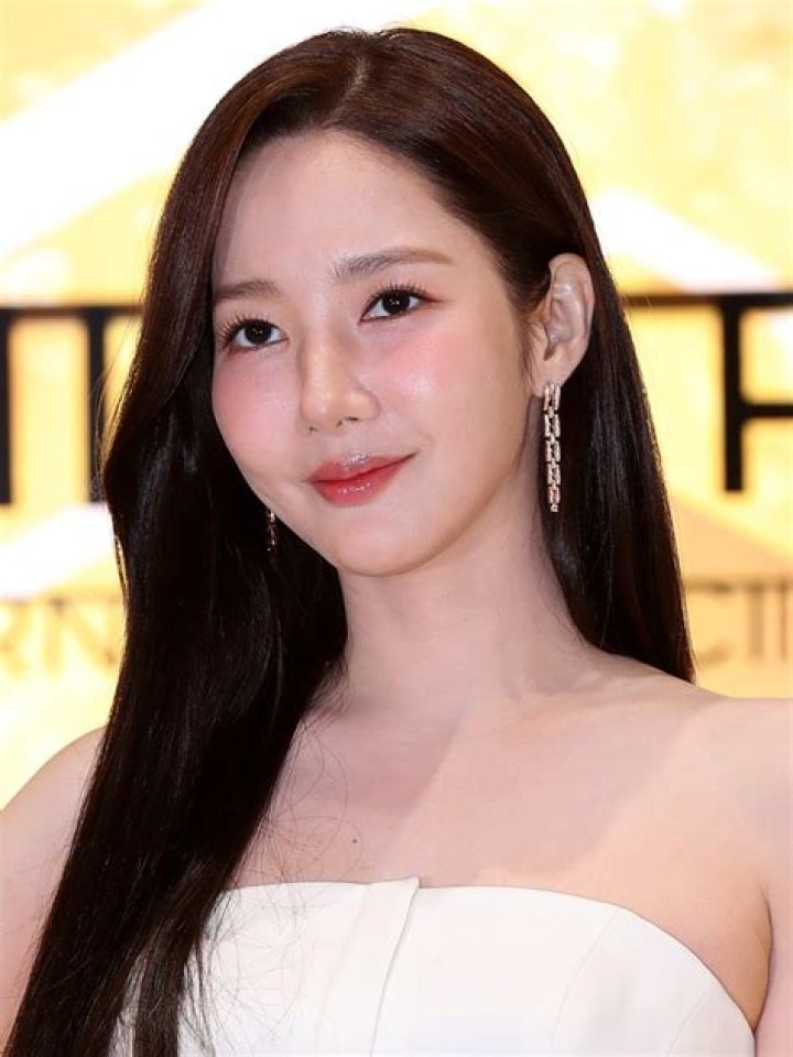Park Minyoung Height, Weight, Age, Boyfriend, Family, Facts, Biography