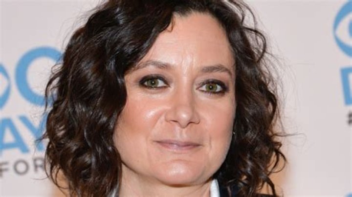 Photos from Sara Gilbert's Pregnancy Pics