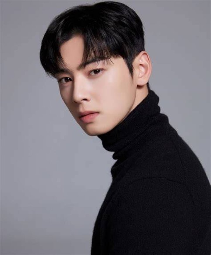 Rộ clip Cha Eun Woo và sao nhí 1 thời bị Dispatch “khui” hẹn hò, cặp