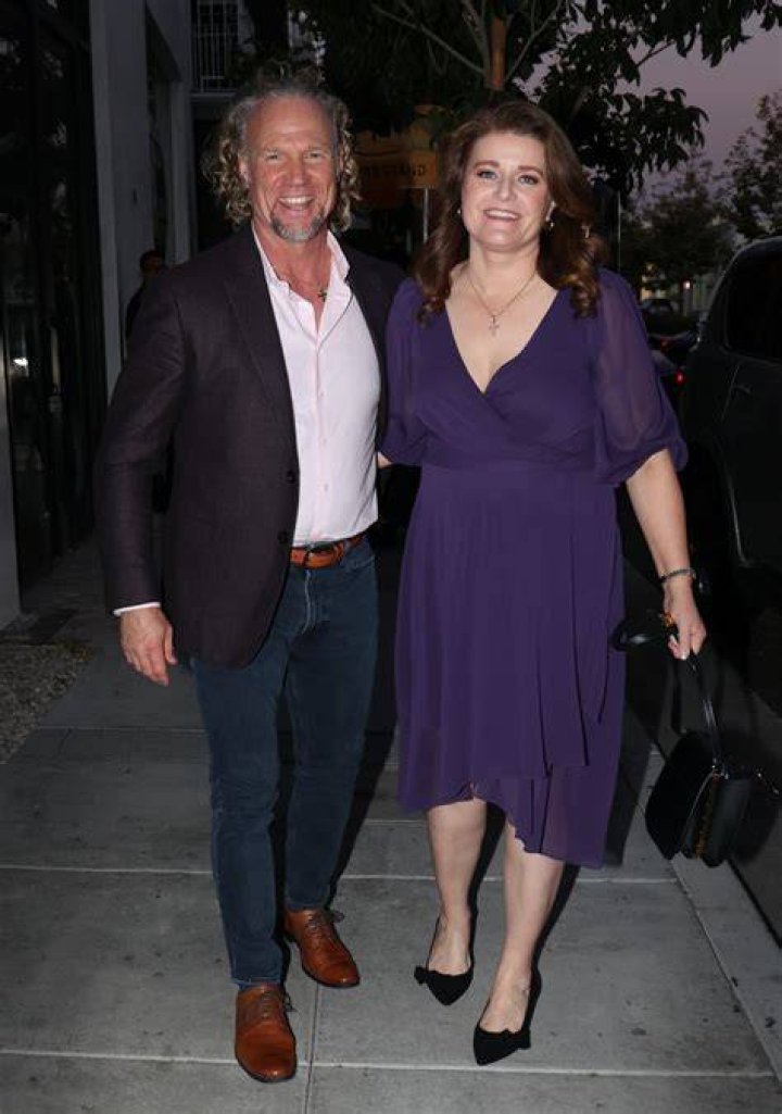 Robyn Brown Steps Out After Meri Defends Kody Relationship Photos