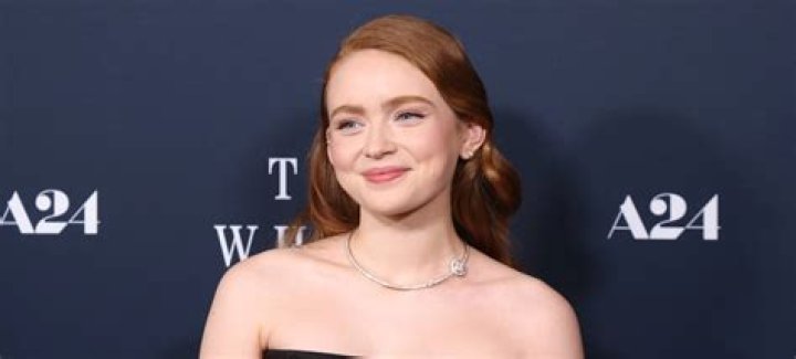 Sadie Sink habla sobre cómo fue besar a Caleb McLaughlin en Stranger