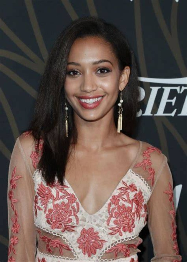 Samantha Logan Biography, Height, Weight, Age, Movies, Husband, Family