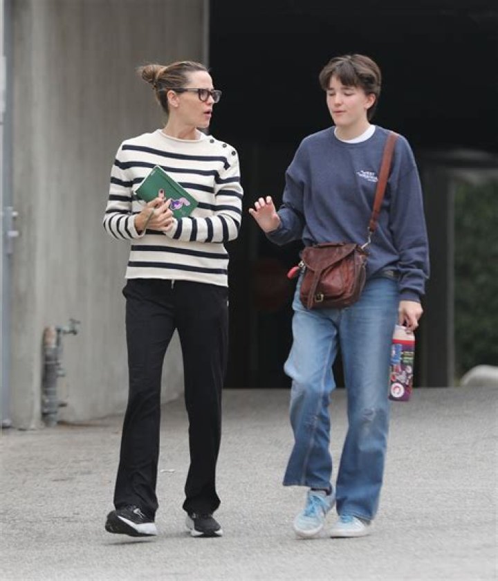 Seraphina Affleck Makes a Statement The Teen’s Buzzcut Sparks