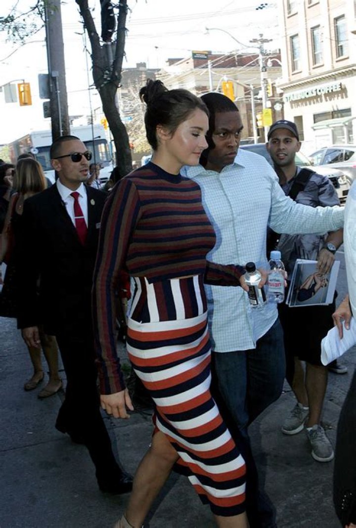 Shailene Woodley Out in Toronto 9/9/2016 • CelebMafia