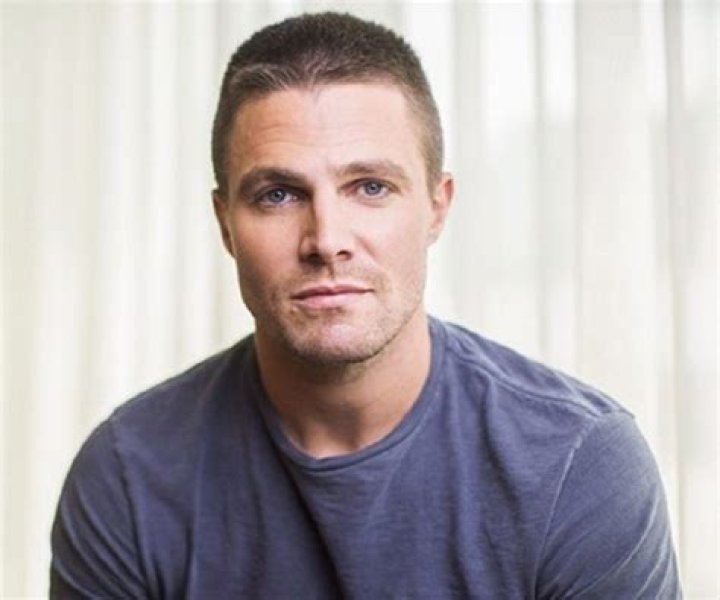 Stephen Amell Bio, Facts, Family Life of Canadian Actor