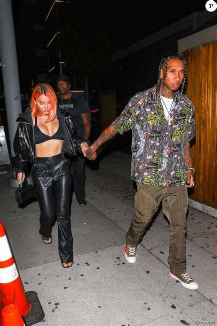 Tyga et sa compagne Camaryn Swanson quittent la soirée au restaurant
