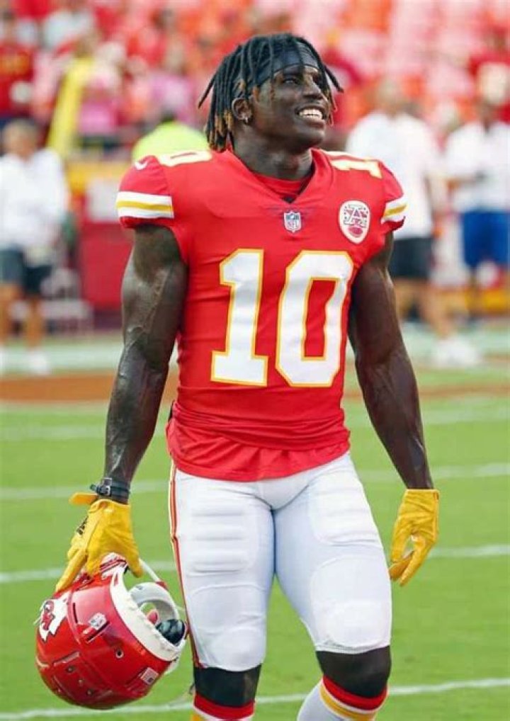 Tyreek Hill’s Net Worth, Height, Age, & Personal Info Wiki The New