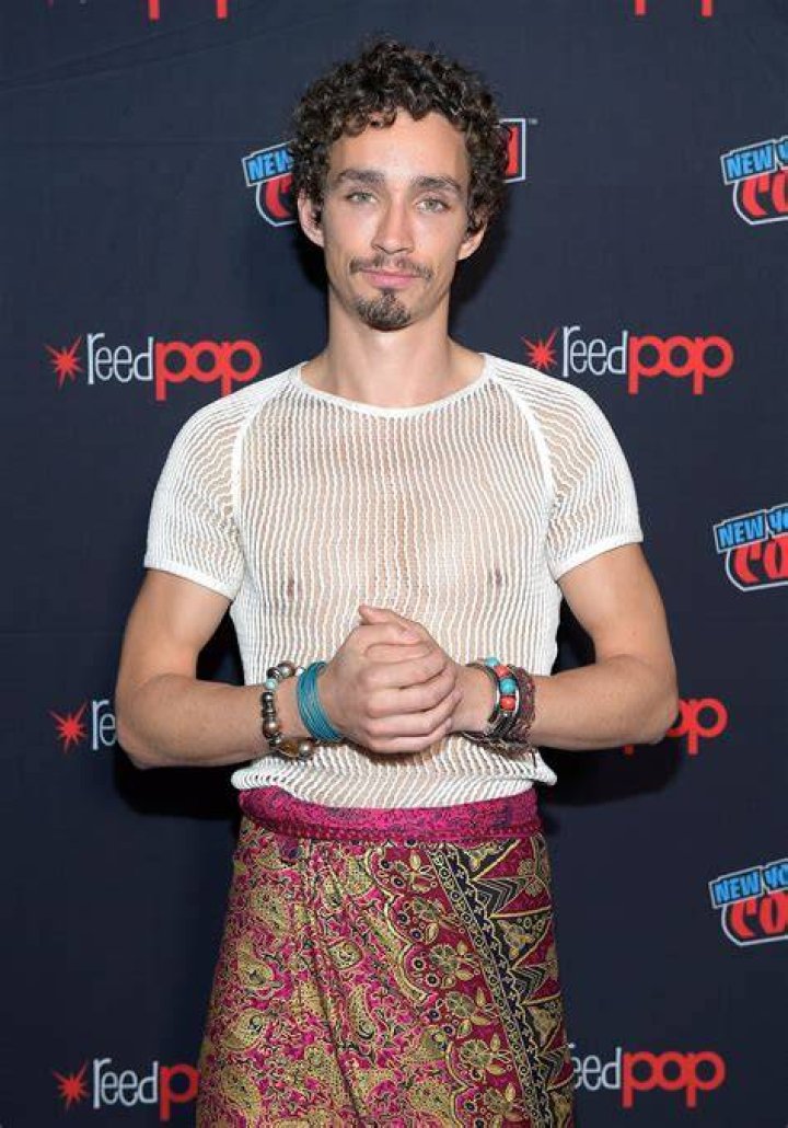 What is Robert Sheehan's sexuality? ABTC