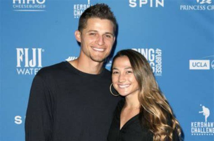 When did Corey Seager engaged with girlfriend Madisyn Van Ham, check
